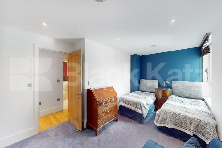 Stunning 3 bed 3 bath overlooking the Thames Flagstaff House St George Wharf, Vauxhall